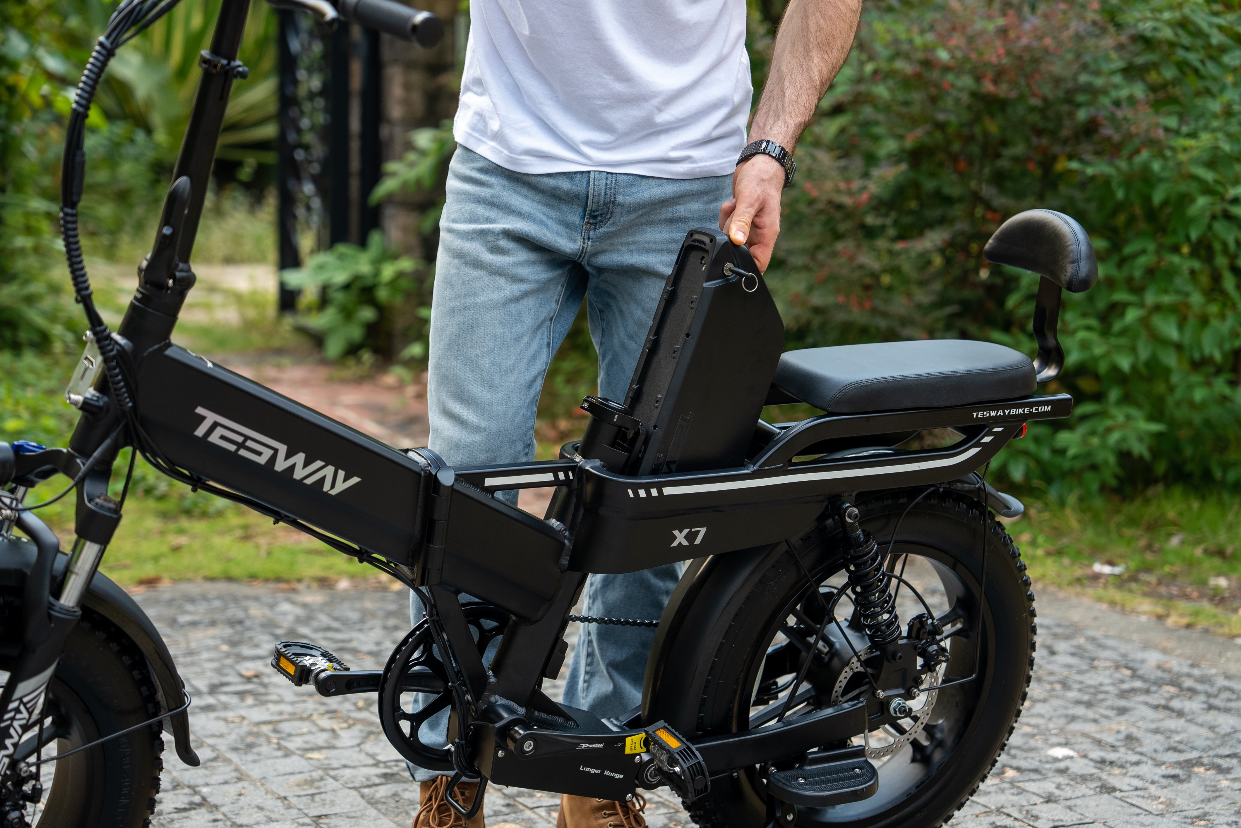 Tesway black folding electric bike
